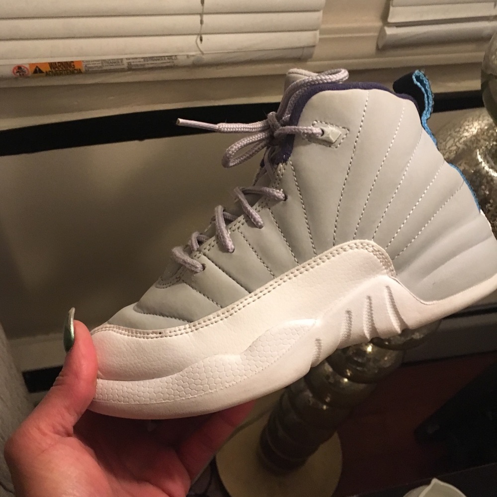 Boys grey, baby blue, white Jordan’s size 13.5